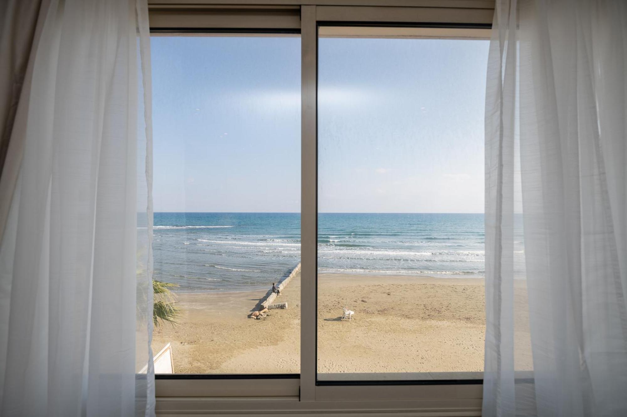 Quattro Beachfront Sea View Ap 4 Ларнака Экстерьер фото